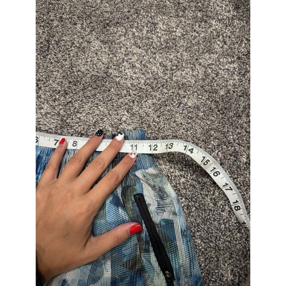 Lululemon Tracker Short V *4" Sun Dazed Multi Blue Size 6 EUC - Picture 4 of 5